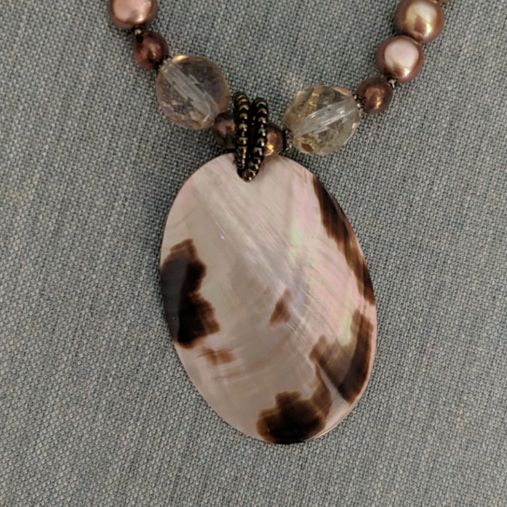 3/$25 Mother of Pearl shell and bead necklace - Picture 6 of 11